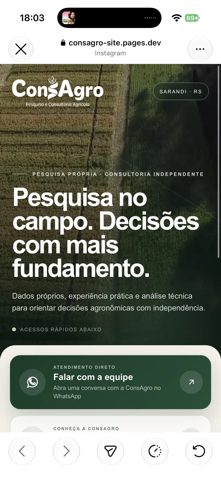 Site institucional da ConsAgro exibido em um iPhone